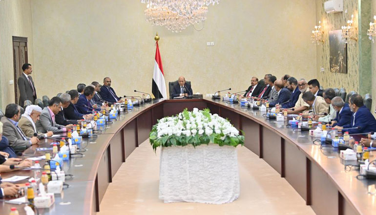 اجتماع رئيس مجلس القيادة برئيس وأعضاء البرلمان اليمني 13 أغسطس 2