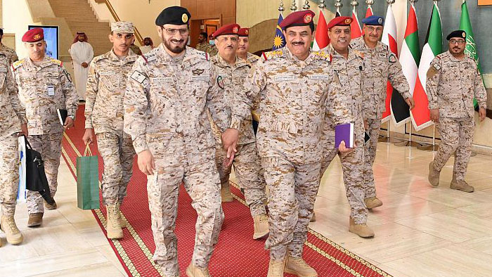 وزير الدفاع اليمني محسن الداعري وقاد القوات المشتركة في التحالف 